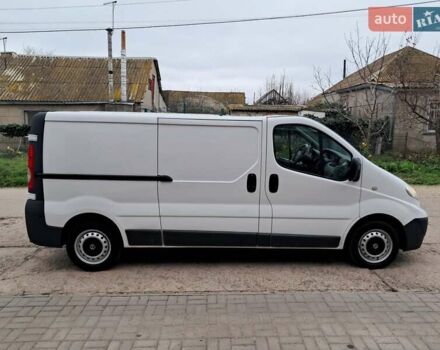 Белый Опель Виваро, объемом двигателя 2 л и пробегом 302 тыс. км за 9399 $, фото 3 на Automoto.ua