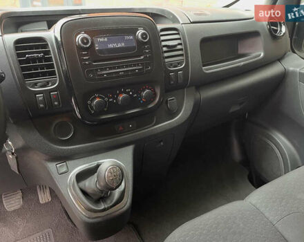 Белый Опель Виваро, объемом двигателя 1.6 л и пробегом 220 тыс. км за 12600 $, фото 5 на Automoto.ua