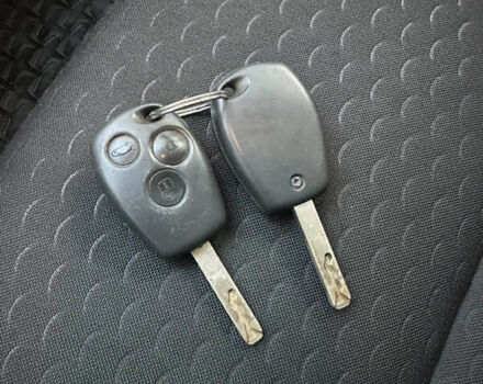 Белый Опель Виваро, объемом двигателя 1.6 л и пробегом 155 тыс. км за 15200 $, фото 16 на Automoto.ua