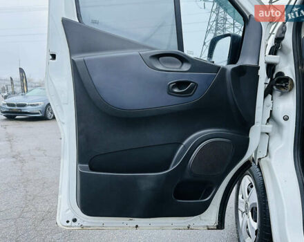 Белый Опель Виваро, объемом двигателя 1.6 л и пробегом 296 тыс. км за 12800 $, фото 14 на Automoto.ua