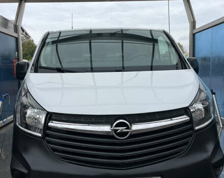 Белый Опель Виваро, объемом двигателя 1.6 л и пробегом 174 тыс. км за 12900 $, фото 2 на Automoto.ua