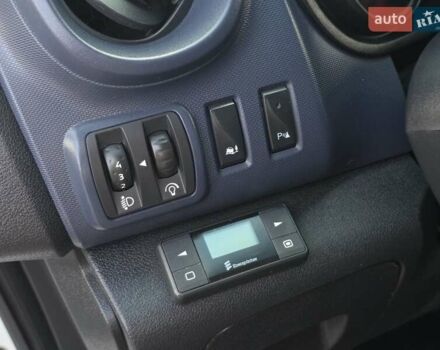 Білий Опель Віваро, об'ємом двигуна 1.6 л та пробігом 199 тис. км за 10999 $, фото 17 на Automoto.ua