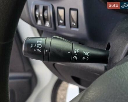 Білий Опель Віваро, об'ємом двигуна 1.6 л та пробігом 199 тис. км за 10999 $, фото 27 на Automoto.ua