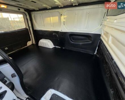 Белый Опель Виваро, объемом двигателя 1.6 л и пробегом 198 тыс. км за 10999 $, фото 17 на Automoto.ua