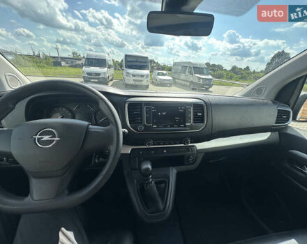 Белый Опель Виваро, объемом двигателя 1.5 л и пробегом 239 тыс. км за 13000 $, фото 1 на Automoto.ua