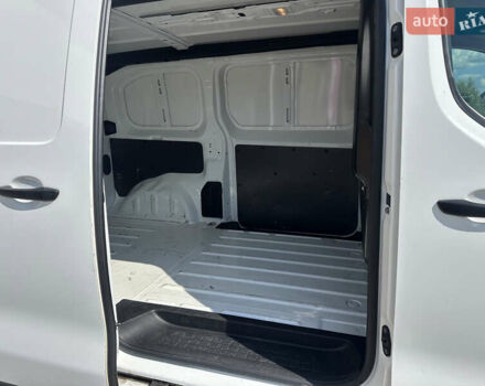 Белый Опель Виваро, объемом двигателя 1.5 л и пробегом 239 тыс. км за 13000 $, фото 3 на Automoto.ua