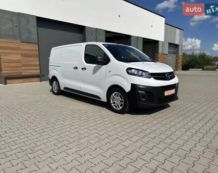 Белый Опель Виваро, объемом двигателя 1.5 л и пробегом 239 тыс. км за 13000 $, фото 4 на Automoto.ua