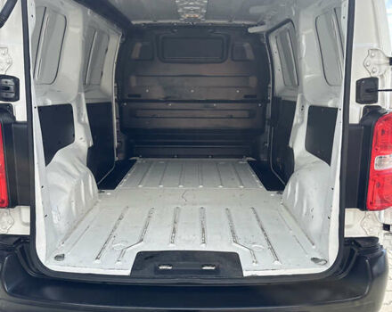 Белый Опель Виваро, объемом двигателя 1.5 л и пробегом 239 тыс. км за 13000 $, фото 2 на Automoto.ua