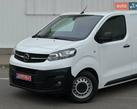 Белый Опель Виваро, объемом двигателя 2 л и пробегом 203 тыс. км за 18900 $, фото 1 на Automoto.ua