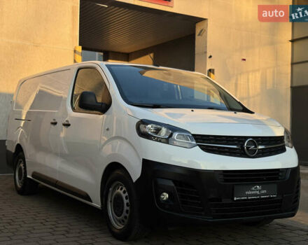 Белый Опель Виваро, объемом двигателя 2 л и пробегом 202 тыс. км за 18999 $, фото 1 на Automoto.ua