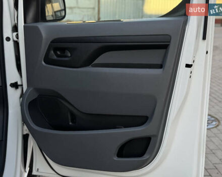 Белый Опель Виваро, объемом двигателя 2 л и пробегом 202 тыс. км за 18999 $, фото 21 на Automoto.ua