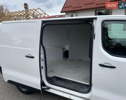 Белый Опель Виваро, объемом двигателя 2 л и пробегом 210 тыс. км за 16200 $, фото 3 на Automoto.ua