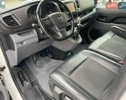 Белый Опель Виваро, объемом двигателя 2 л и пробегом 210 тыс. км за 16200 $, фото 9 на Automoto.ua