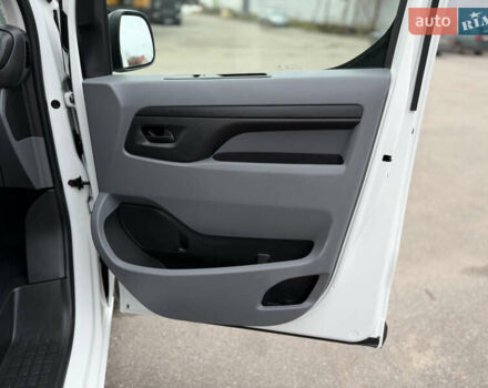 Белый Опель Виваро, объемом двигателя 2 л и пробегом 109 тыс. км за 19200 $, фото 15 на Automoto.ua