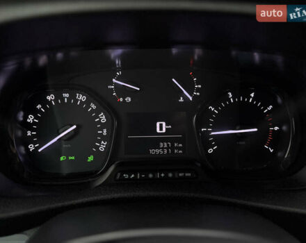 Белый Опель Виваро, объемом двигателя 2 л и пробегом 109 тыс. км за 19200 $, фото 23 на Automoto.ua