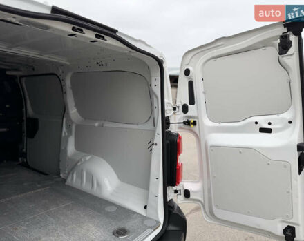 Белый Опель Виваро, объемом двигателя 2 л и пробегом 109 тыс. км за 19200 $, фото 9 на Automoto.ua