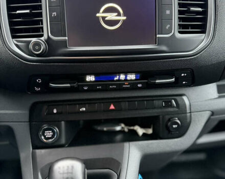 Белый Опель Виваро, объемом двигателя 2 л и пробегом 109 тыс. км за 19200 $, фото 21 на Automoto.ua