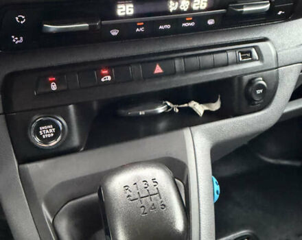 Белый Опель Виваро, объемом двигателя 2 л и пробегом 109 тыс. км за 19200 $, фото 26 на Automoto.ua