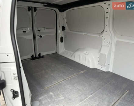 Белый Опель Виваро, объемом двигателя 2 л и пробегом 109 тыс. км за 19200 $, фото 11 на Automoto.ua