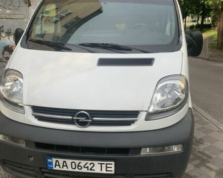 Білий Опель Віваро, об'ємом двигуна 1.9 л та пробігом 400 тис. км за 6000 $, фото 3 на Automoto.ua