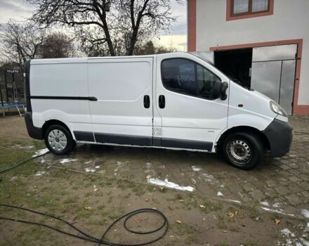 Белый Опель Виваро, объемом двигателя 2.5 л и пробегом 300 тыс. км за 5500 $, фото 1 на Automoto.ua