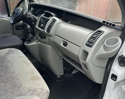 Белый Опель Виваро, объемом двигателя 2.5 л и пробегом 300 тыс. км за 5500 $, фото 6 на Automoto.ua