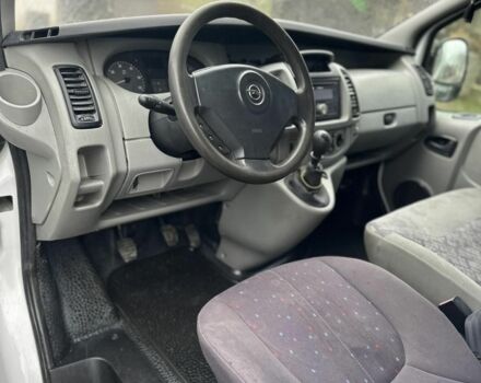 Белый Опель Виваро, объемом двигателя 2.5 л и пробегом 300 тыс. км за 5500 $, фото 5 на Automoto.ua