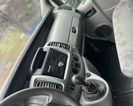 Белый Опель Виваро, объемом двигателя 2.5 л и пробегом 300 тыс. км за 5500 $, фото 4 на Automoto.ua