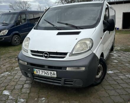 Белый Опель Виваро, объемом двигателя 2.5 л и пробегом 300 тыс. км за 5500 $, фото 3 на Automoto.ua