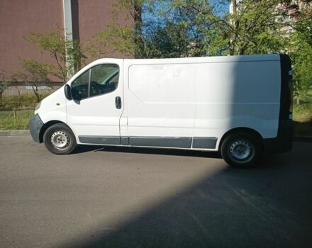 Белый Опель Виваро, объемом двигателя 2.5 л и пробегом 375 тыс. км за 5276 $, фото 3 на Automoto.ua