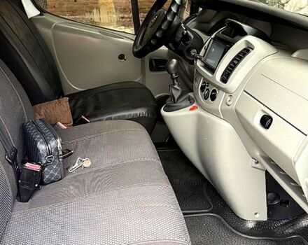 Белый Опель Виваро, объемом двигателя 1.9 л и пробегом 535 тыс. км за 4700 $, фото 3 на Automoto.ua