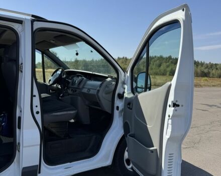 Белый Опель Виваро, объемом двигателя 2.5 л и пробегом 223 тыс. км за 8800 $, фото 12 на Automoto.ua