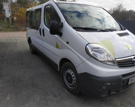 Белый Опель Виваро, объемом двигателя 2.5 л и пробегом 147 тыс. км за 8700 $, фото 1 на Automoto.ua