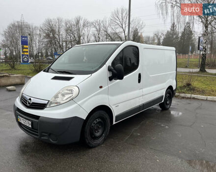 Белый Опель Виваро, объемом двигателя 2 л и пробегом 260 тыс. км за 7500 $, фото 2 на Automoto.ua