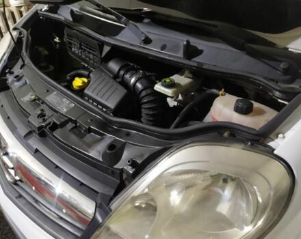 Белый Опель Виваро, объемом двигателя 2 л и пробегом 250 тыс. км за 6800 $, фото 4 на Automoto.ua