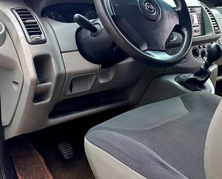 Белый Опель Виваро, объемом двигателя 2 л и пробегом 245 тыс. км за 8300 $, фото 9 на Automoto.ua