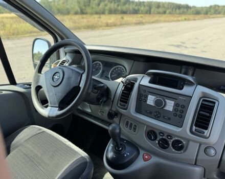 Белый Опель Виваро, объемом двигателя 2.5 л и пробегом 223 тыс. км за 8800 $, фото 14 на Automoto.ua