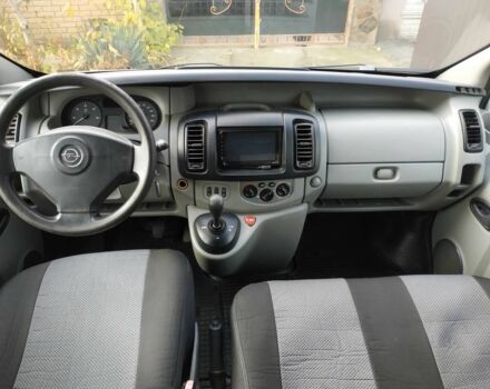 Белый Опель Виваро, объемом двигателя 2.5 л и пробегом 147 тыс. км за 8700 $, фото 6 на Automoto.ua