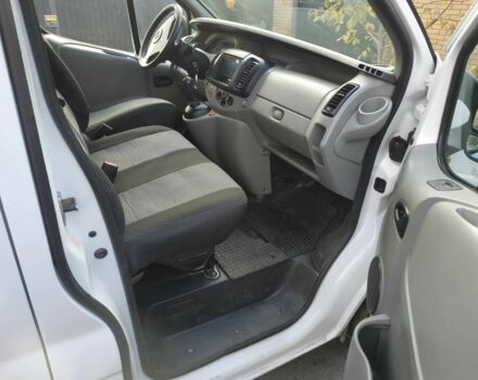 Белый Опель Виваро, объемом двигателя 2.5 л и пробегом 147 тыс. км за 8700 $, фото 7 на Automoto.ua