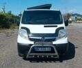 Белый Опель Виваро, объемом двигателя 2.5 л и пробегом 330 тыс. км за 8800 $, фото 1 на Automoto.ua