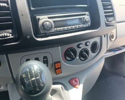 Белый Опель Виваро, объемом двигателя 2.5 л и пробегом 330 тыс. км за 8800 $, фото 7 на Automoto.ua