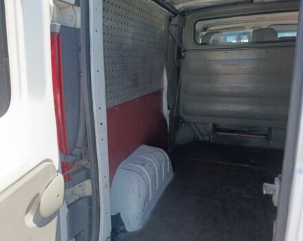 Белый Опель Виваро, объемом двигателя 2.5 л и пробегом 330 тыс. км за 8800 $, фото 9 на Automoto.ua