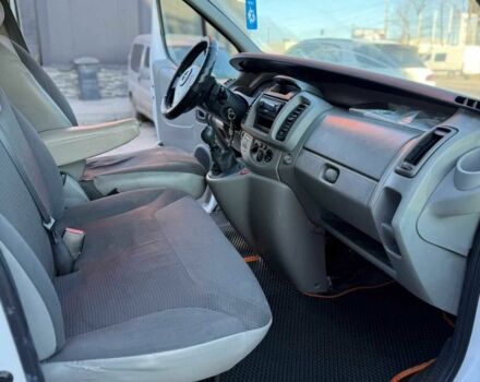 Белый Опель Виваро, объемом двигателя 2 л и пробегом 426 тыс. км за 5800 $, фото 22 на Automoto.ua