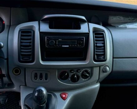 Белый Опель Виваро, объемом двигателя 2 л и пробегом 426 тыс. км за 5800 $, фото 15 на Automoto.ua