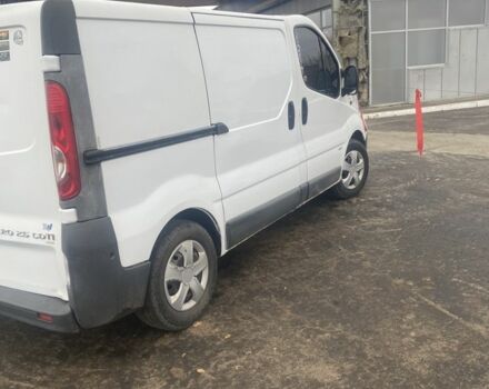 Белый Опель Виваро, объемом двигателя 2.5 л и пробегом 285 тыс. км за 6500 $, фото 1 на Automoto.ua