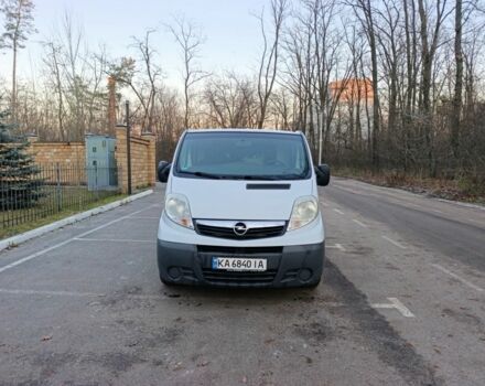 Білий Опель Віваро, об'ємом двигуна 2 л та пробігом 355 тис. км за 10000 $, фото 4 на Automoto.ua