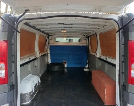 Білий Опель Віваро, об'ємом двигуна 2 л та пробігом 355 тис. км за 10000 $, фото 8 на Automoto.ua