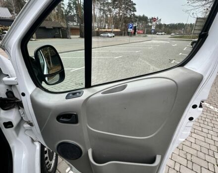 Белый Опель Виваро, объемом двигателя 2 л и пробегом 245 тыс. км за 4900 $, фото 11 на Automoto.ua