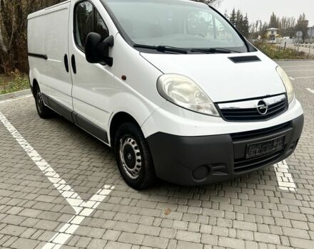 Белый Опель Виваро, объемом двигателя 2 л и пробегом 245 тыс. км за 4900 $, фото 1 на Automoto.ua