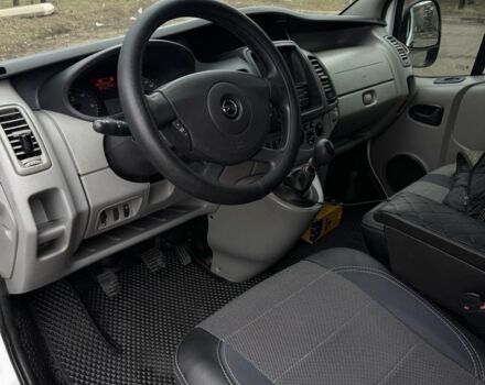 Білий Опель Віваро, об'ємом двигуна 2 л та пробігом 208 тис. км за 11000 $, фото 6 на Automoto.ua